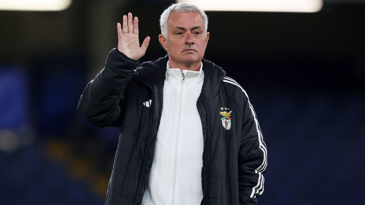 Ostře sledovaný návrat. Navždy jsem modrý, ujišťoval emotivně Mourinho na Stamford Bridge