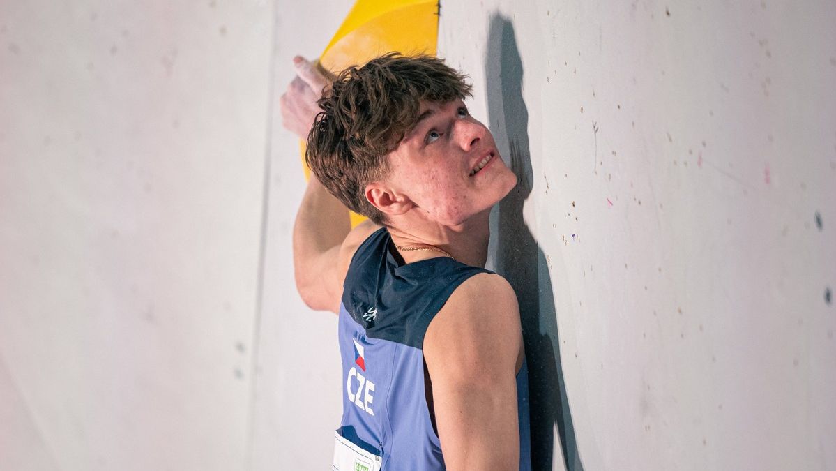Mokroluský se na MS prodral do semifinále boulderingu