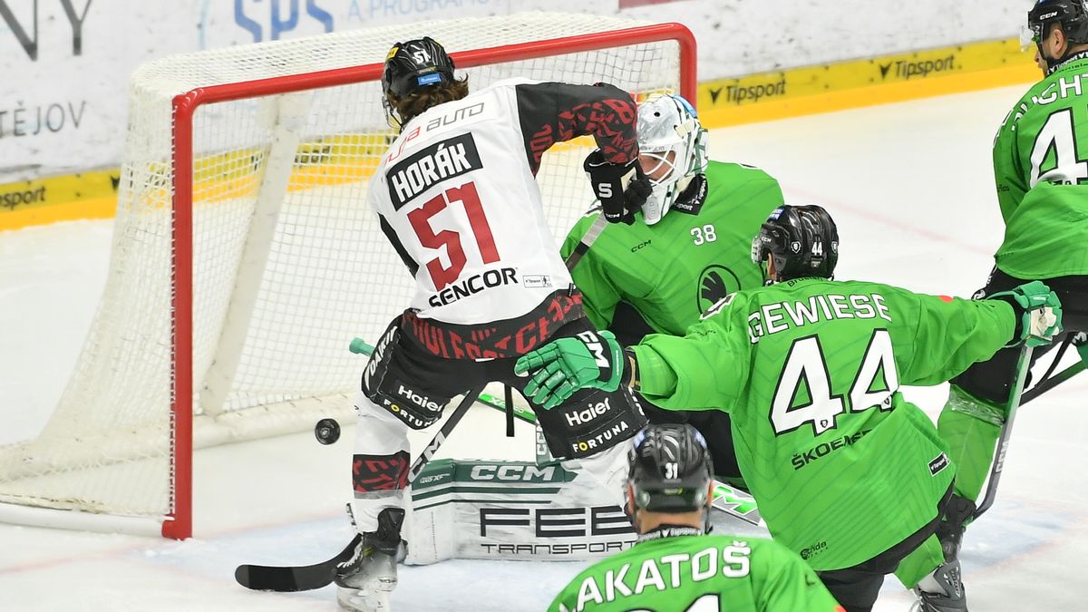 HOKEJ ONLINE: Divoký úvod, náskok Sparty se tenčí! Motor školí Kometu