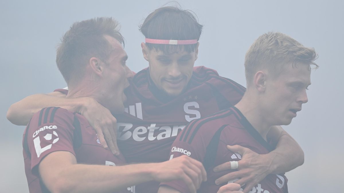 FOTBAL ONLINE: Sparta drtí Baník. Olomouc rychle otáčí. Penalta pro Slovácko odvolána, do vedení jde zase Karviná