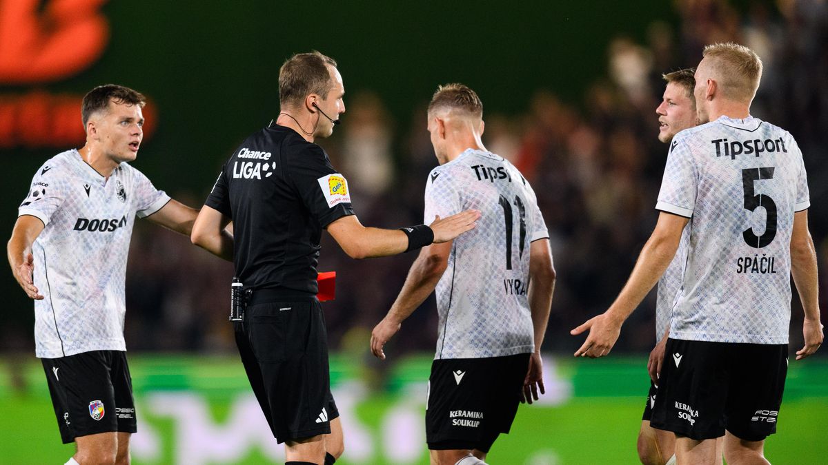 Zasloužil si Vydra na Spartě dvojí trest? Pravidlo mluví jasně