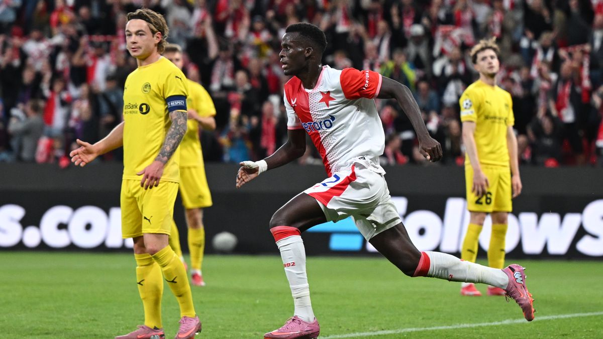 FOTBAL ONLINE: Gól! Slavia v prvním duelu Ligy mistrů zvyšuje, znovu se trefil Mbodji