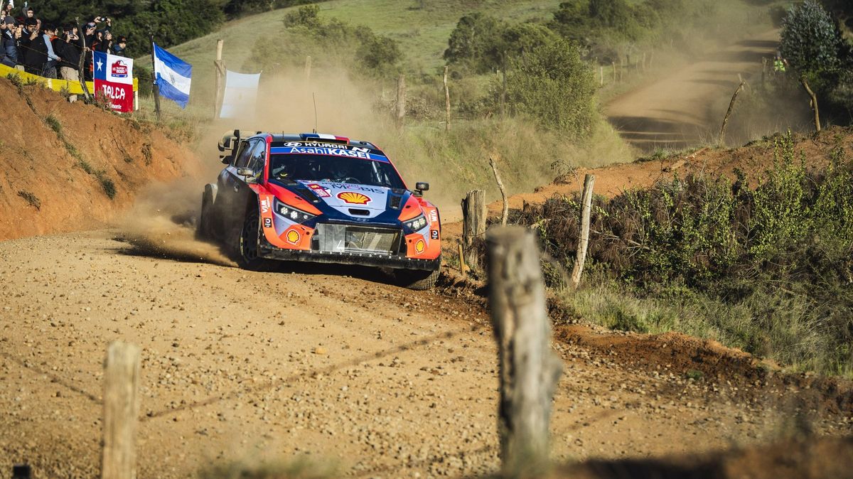 Chilskou rallye vede po první etapě těsně Francouz Fourmaux