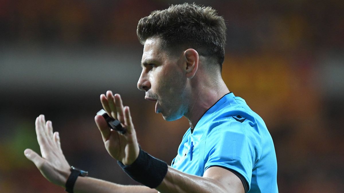Zápas Slavie odřídí rumunský sudí. V Lize mistrů ho čeká debut, Češi s ním mají zkušenost