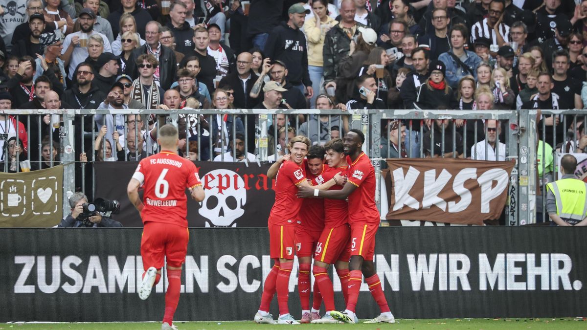 Fotbalisté St. Pauli otočili domácí utkání s Augsburgem