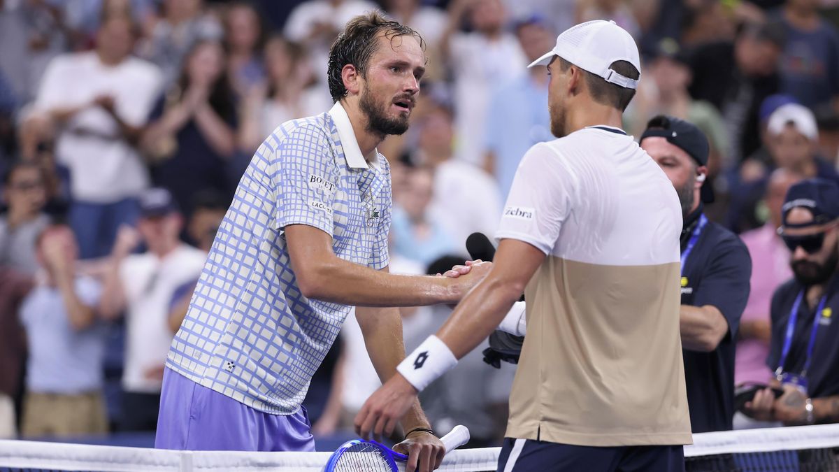 Medveděv se pokouší vyřešit výsledkovou krizi. Angažoval nového kouče Johanssona