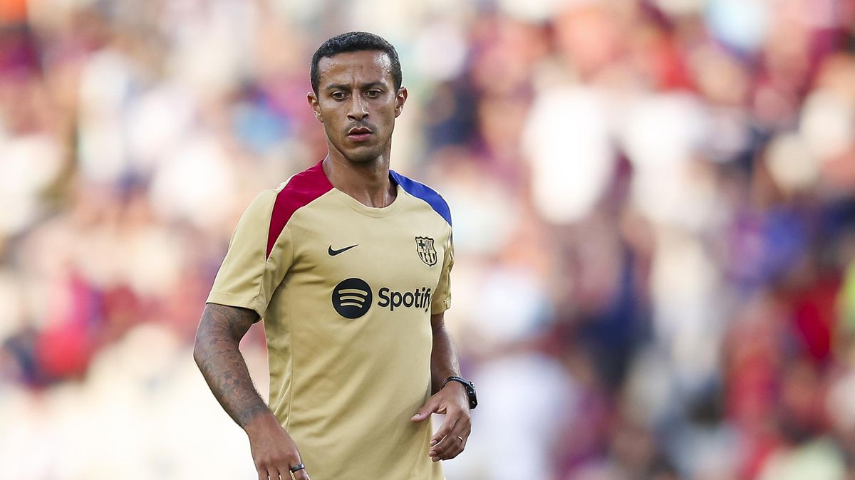Bývalý záložník Thiago se vrací do Barcelony. Bude dělat asistenta trenéru Flickovi
