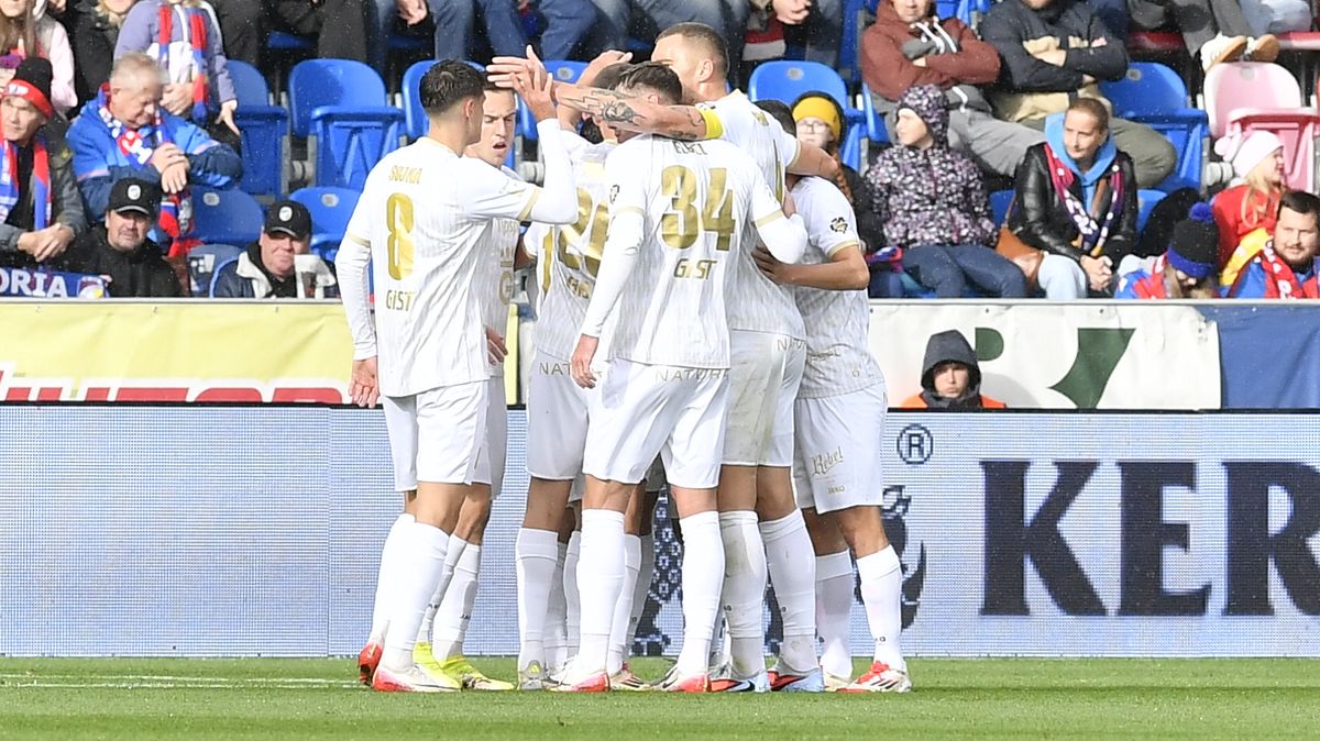 FOTBAL ONLINE: Hradec podruhé šokuje Plzeň! Olomouc řádí, večer pražské derby