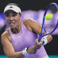 Američanka Jessica Pegulaová při zápase s Lindou Noskovou