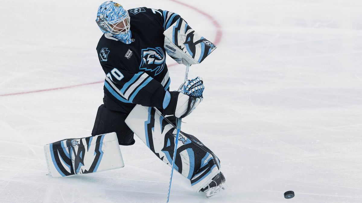 NHL: Vejmelka Extends Winning Streak in Utah