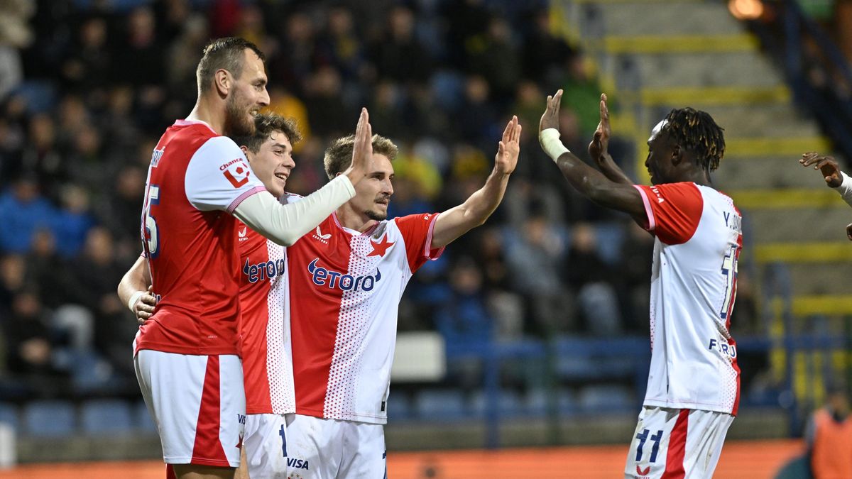Slavia si ve Zlíně zastřílela. Plzeň na hřišti outsidera vydřela postup
