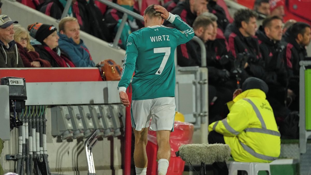 Liverpool v krizi, fanoušci si utahují z letní posily. Něco se musí změnit, varuje expert