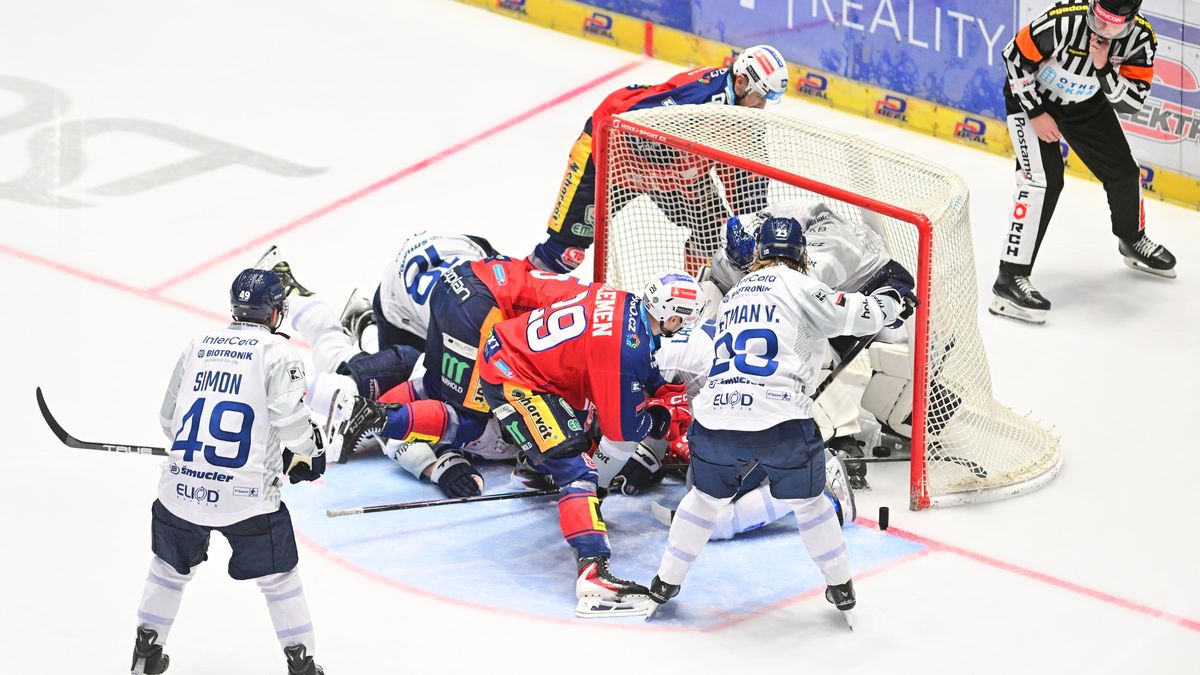 Osm minut u videa? Dynamo se dvakrát radovalo zbytečně. Zvláštní, ale správný postup