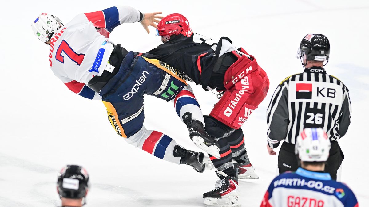 Vyhrocené derby. Klíma v bitce skolil o hlavu vyššího soupeře a nakopl Hradec k obratu