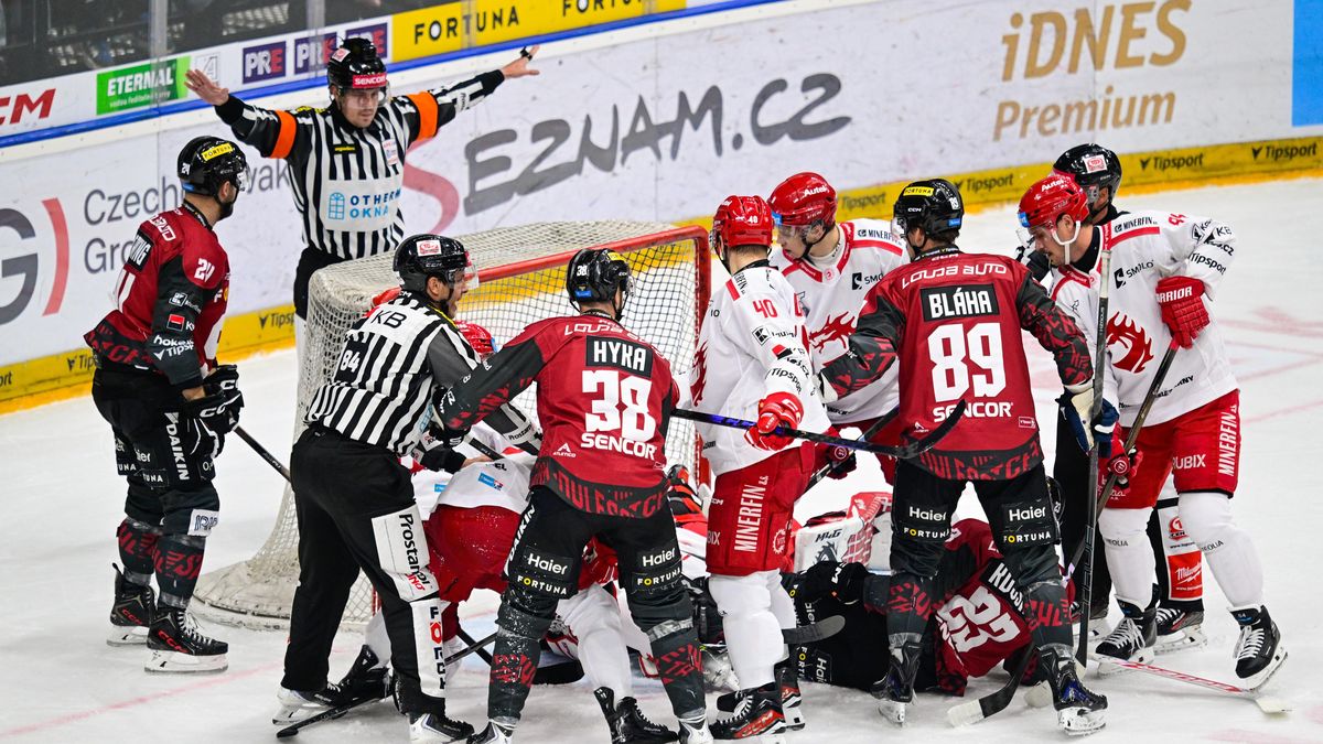 HOKEJ ONLINE: Vítězná vlna Hradce se prohnala i Budějovicemi. V bitvě gigantů třinecký gól neplatil, bleskový obrat Olomouce 