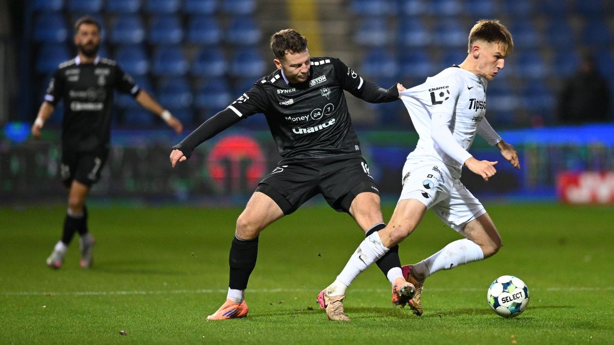 FOTBAL ONLINE: Karetní mariáš v Podještědském derby. Karviná ovládla gólovou přestřelku, Dukla už není poslední