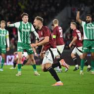 Jan Kuchta se raduje z gólu proti Bohemians.