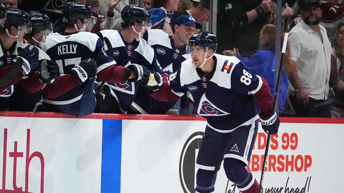 Nečas si podmaňuje NHL! Ani jeho tři body ale Coloradu nestačily