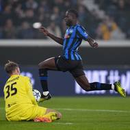 Kamaldeen Sulemana z Atalanty Jakub Markoviče nepřekonal.