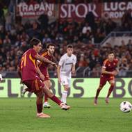 Paulo Dybala z penalty snížil.