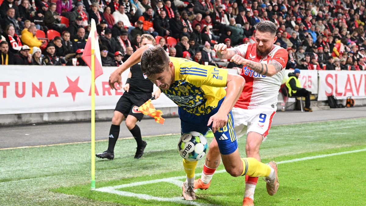 FOTBAL ONLINE: Slavia zvyšuje tlak, ale šance promarnila. Plzeň začala s Hyským na lavičce vítězně