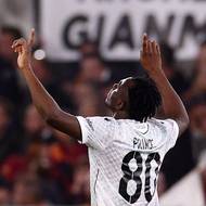 Prince Adu slaví gól v Římě.