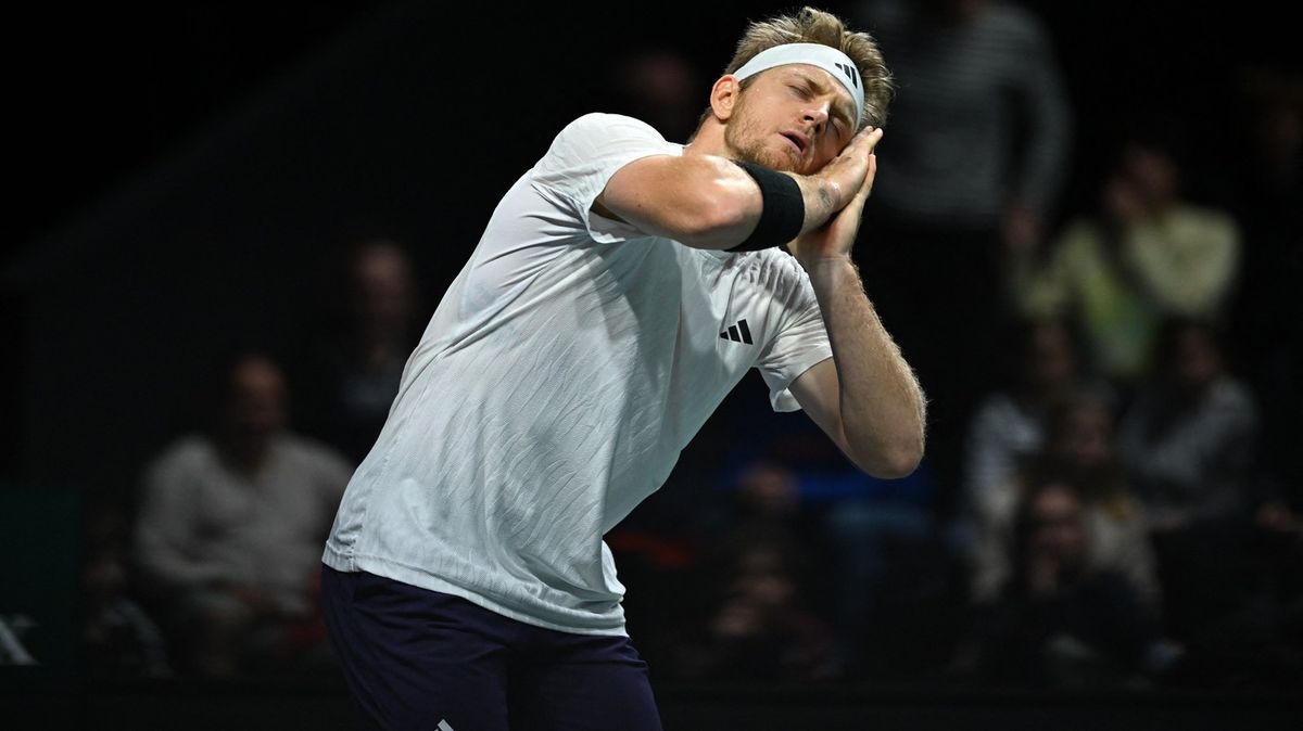 Španělský tenista rozzuřil Paříž. Publikum bučelo a pískalo, sám si provokaci užíval