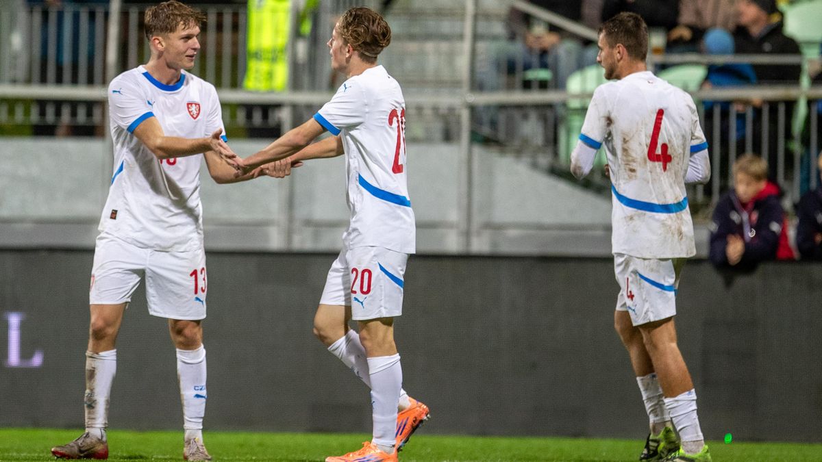 FOTBAL ONLINE: Český tým musel neplánovaně střídat, zranění vyřadilo Hunala