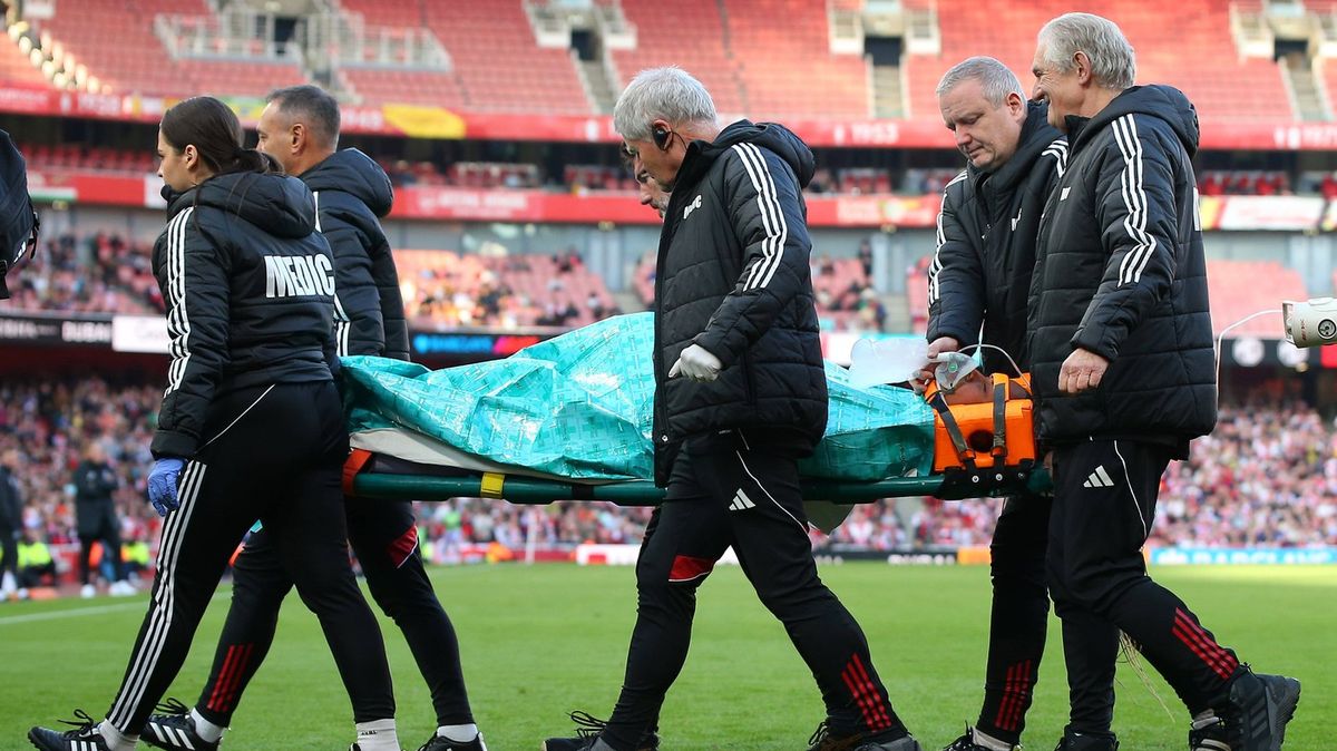 Tragédie. Devatenáctiletý fotbalista na hřišti zkolaboval, lékaři už ho nezachránili