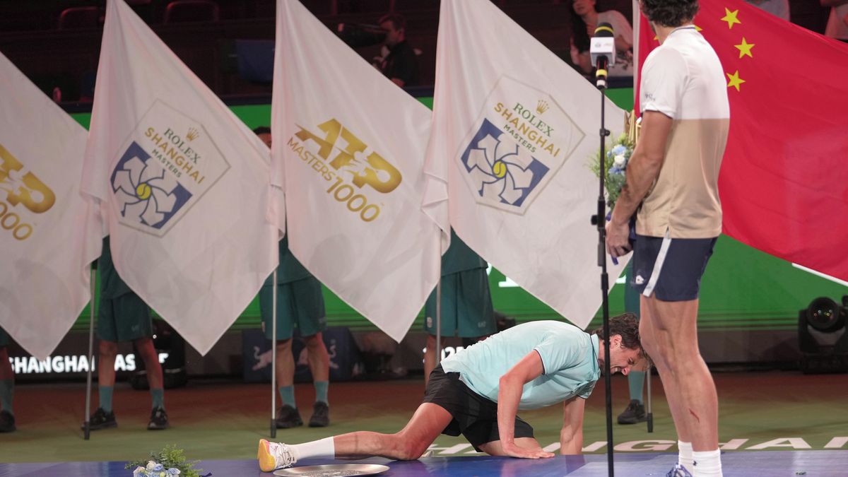 Slzy, dojetí a… silné křeče. Vítěz turnaje v Šanghaji prosil při děkovné řeči o pomoc pro svého bratrance