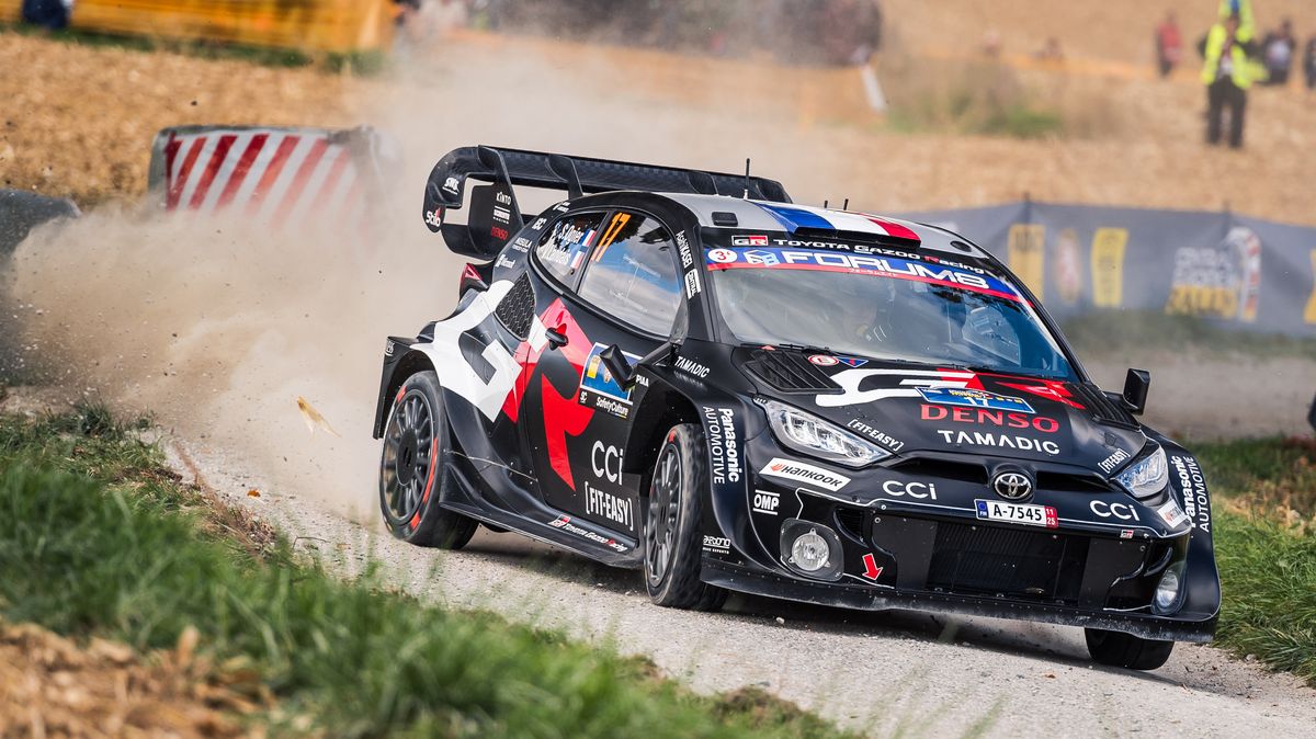 Bál se českých silnic a doplatil na ně. Ogier na Šumavě boural