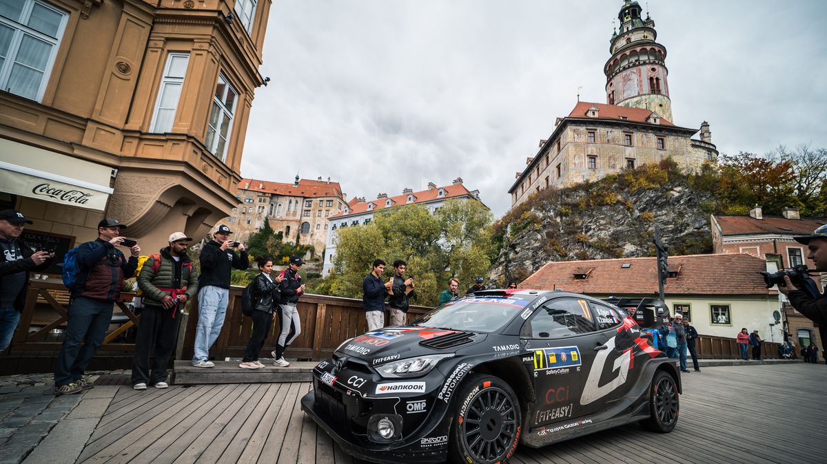 Ogier dál vede, při těžké zkoušce v Česku měli mnozí problémy