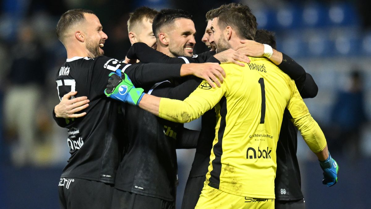 Jablonec vyhrál derby a vládne lize. Dukla už není poslední, gólová přestřelka v Boleslavi