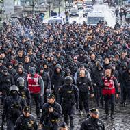 Fanoušci Slavie pod velkým policejním dohledem.