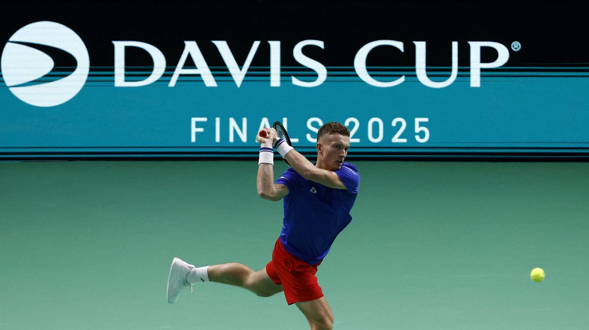 TENIS ONLINE: Menšík urval první bod v boji o semifinále. Lehečka v problémech, úvodní sada vrcholí