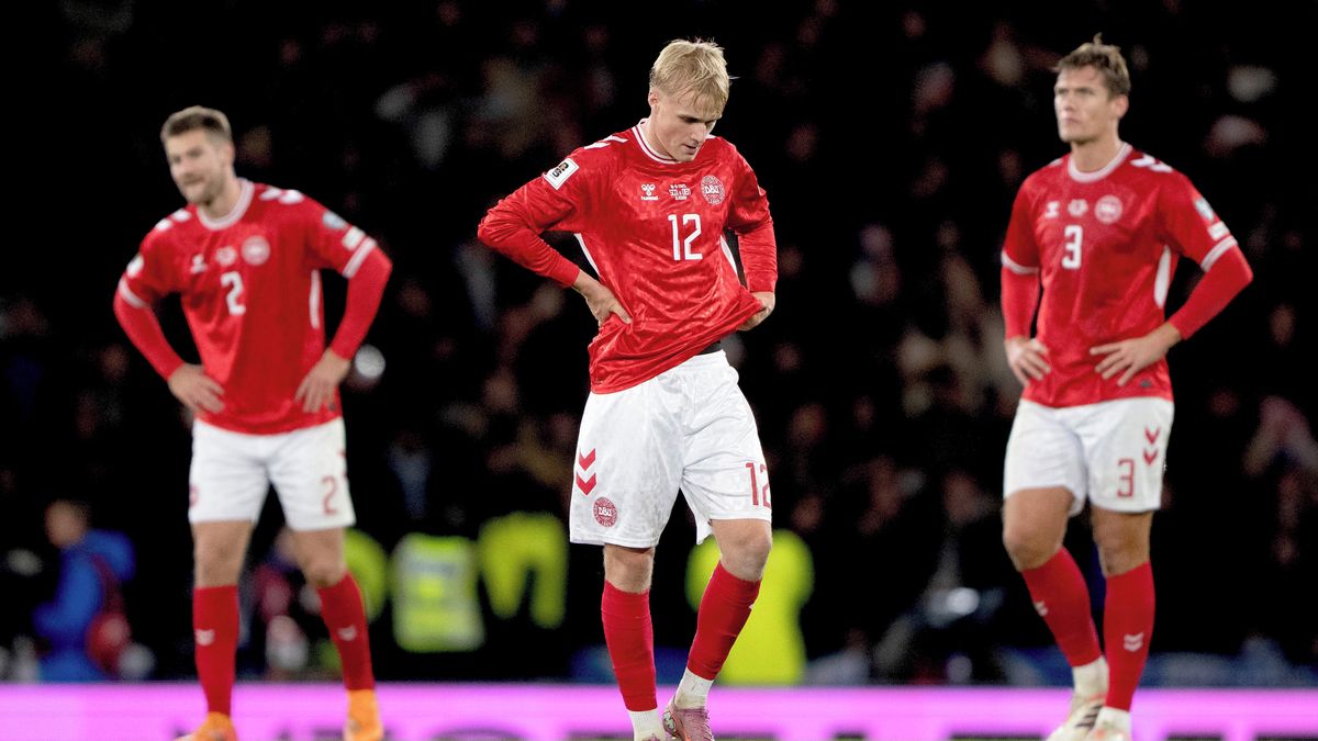 Fotbal je brutální, smutní Dánové. Přímý postup na MS jim podruhé proklouzl mezi prsty