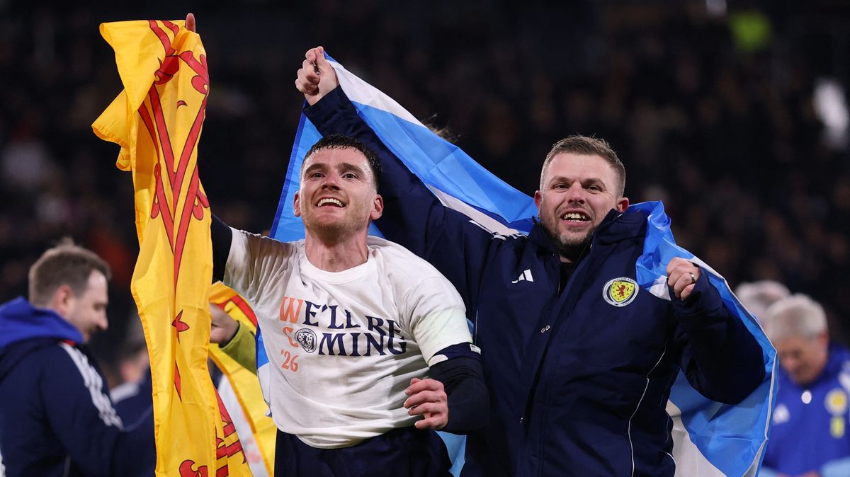 Vím, že to tam nahoře sleduje, vzpomenul Robertson po postupu na zesnulého Jotu