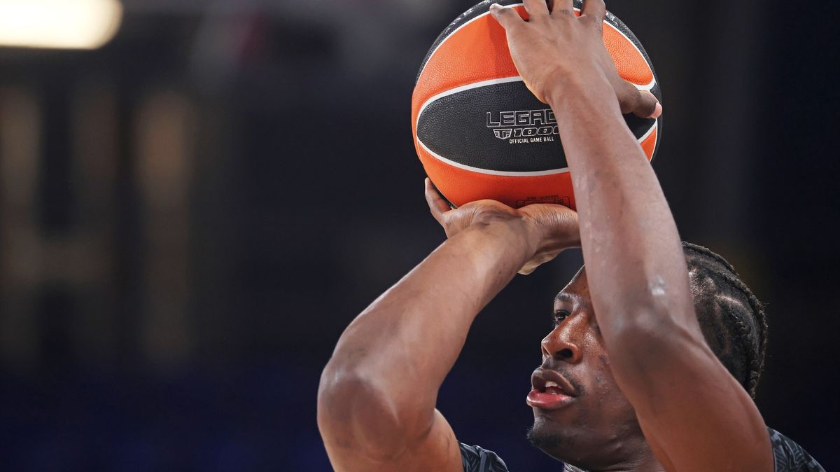 Při propalestinských protestech před Euroligou v Boloni zranili osm policistů