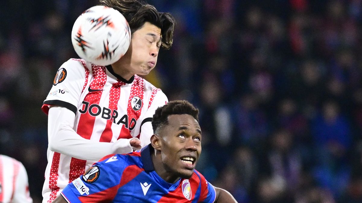 FOTBAL ONLINE: Plzeň se proti Freiburgu brání, hosté jsou aktivnější 