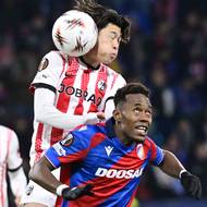 Sampson Dweh proti Suzukimu.