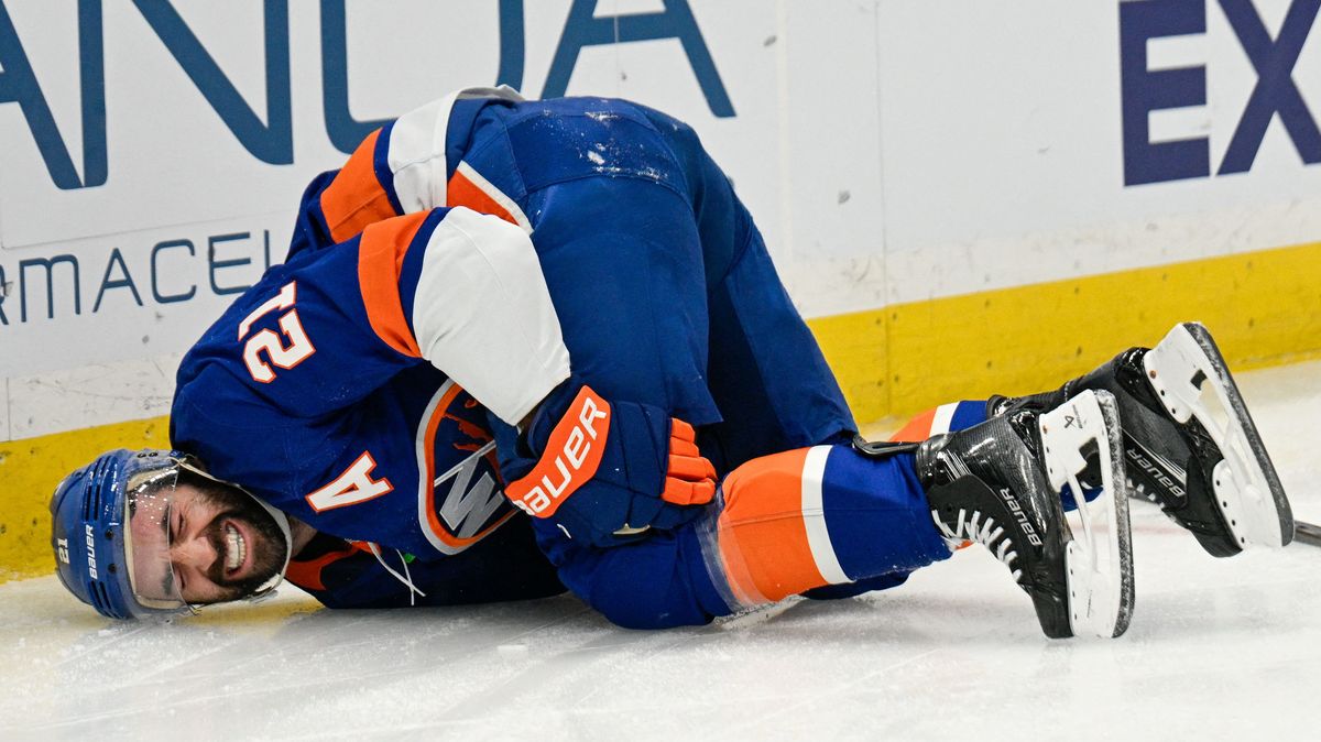 Zraněný se belhal na střídačku a přesto zařídil gól! Kuriózní moment v NHL se stal virálem