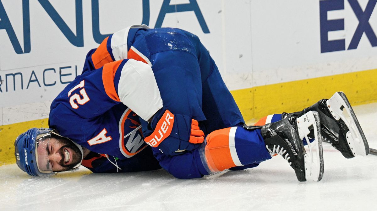 Zraněný se belhal na střídačku a přesto zařídil gól! Kuriózní moment v NHL se stal virálem