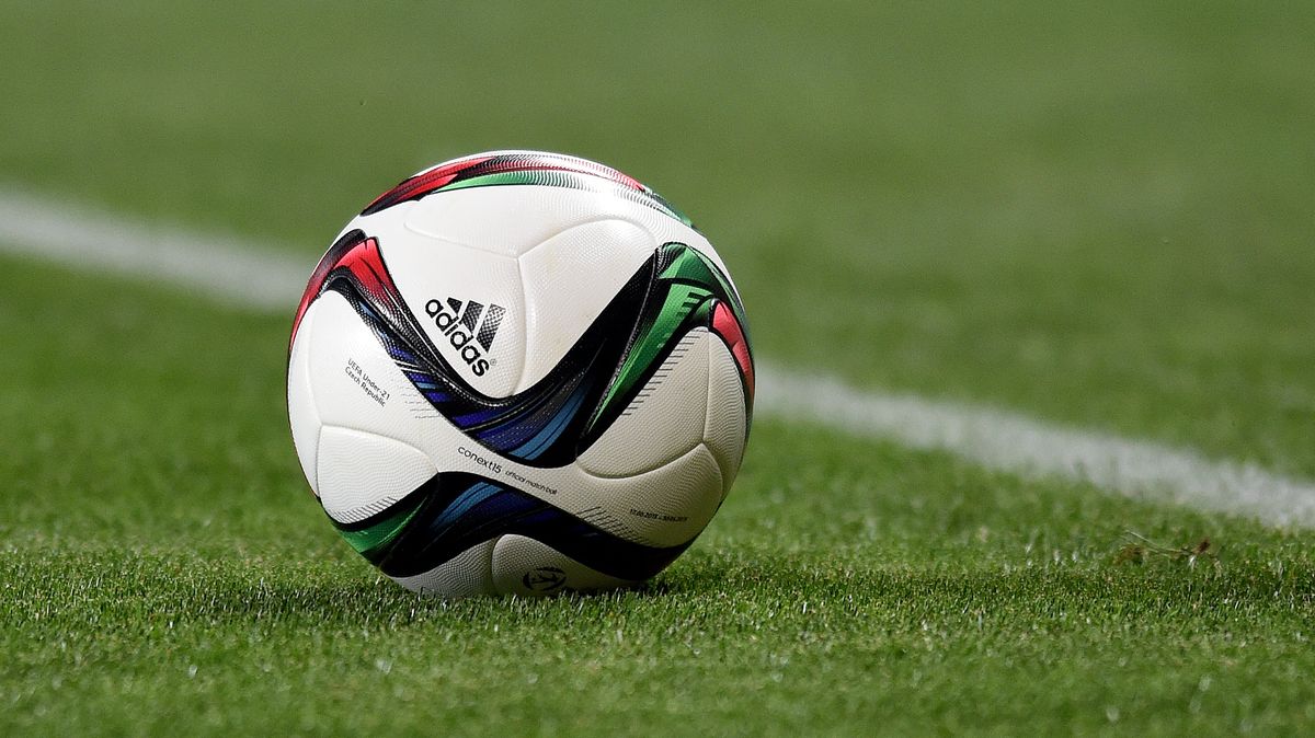 Trenéra v Belfastu vyloučili z klubu, sdílel v chatu ceny kokainu