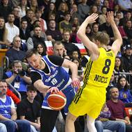 Česko - Švédsko, utkání skupiny H první fáze kvalifikace basketbalistů o postup na MS 2027, zleva domácí Ondřej Sehnal a Felix Terins