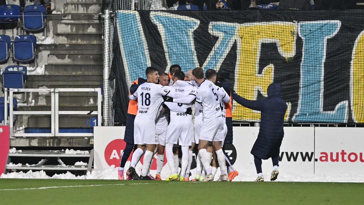 FOTBAL ONLINE: Gól Krmenčíka neplatí! Slovácko ale drží náskok. Plzeň v přestřelce remizovala