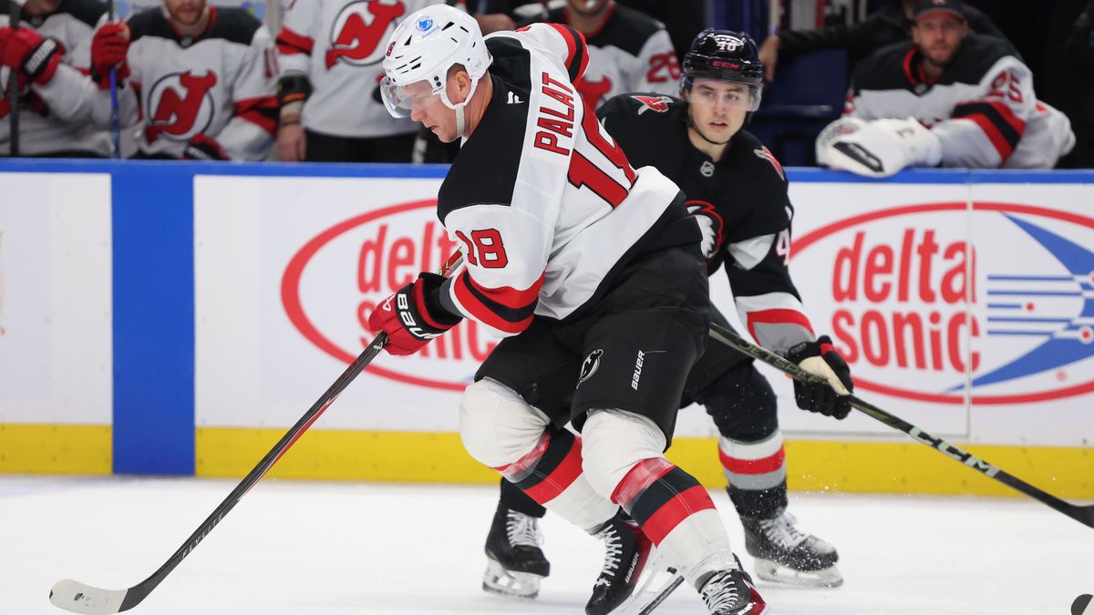 Palát v NHL řídil výhru New Jersey, Hronek bodoval potřetí za sebou