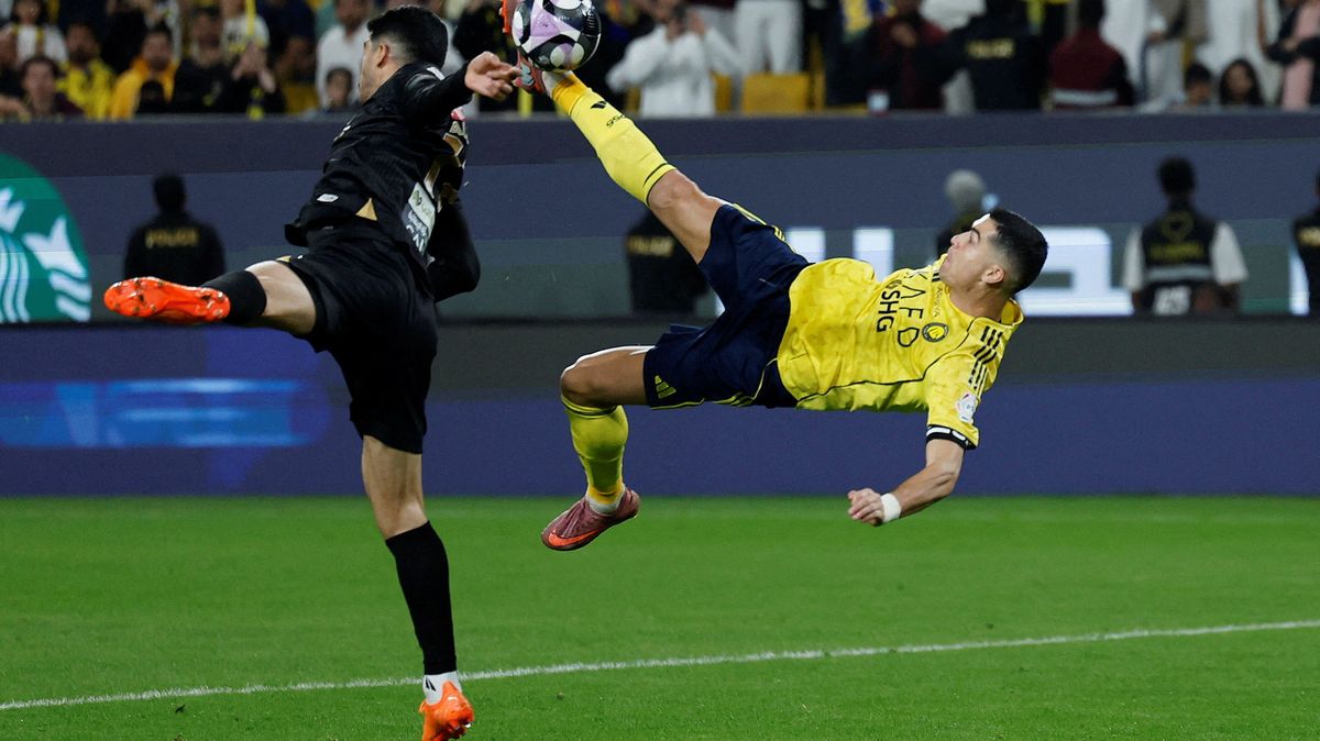 Ronaldo se fenomenálně trefil. Jeho skvost okouzluje svět, sbírá miliony lajků