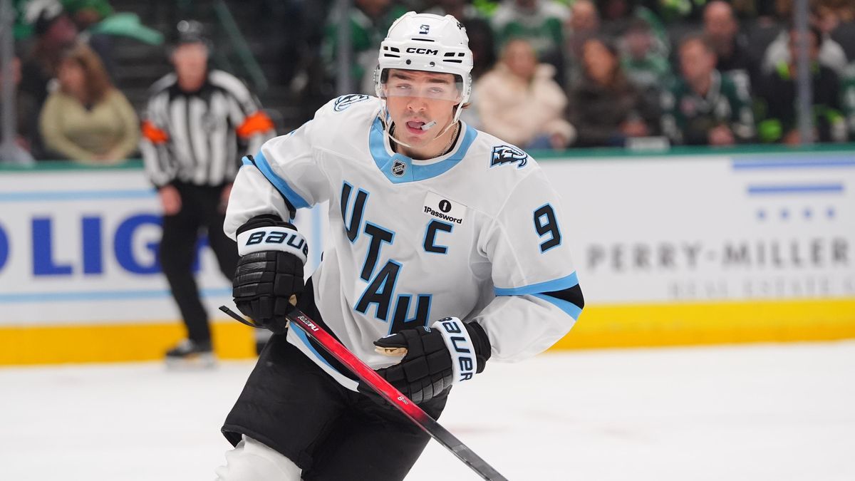 Kruté chvíle amerického hokejisty. Den po tátově smrti ale nastoupil v NHL