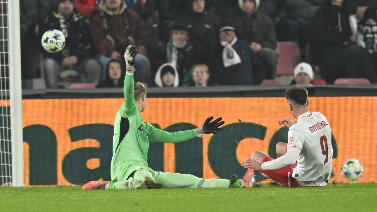 Šokující krach Sparty. Po divočině s Pardubicemi jí utíká vedoucí Slavia na pět bodů