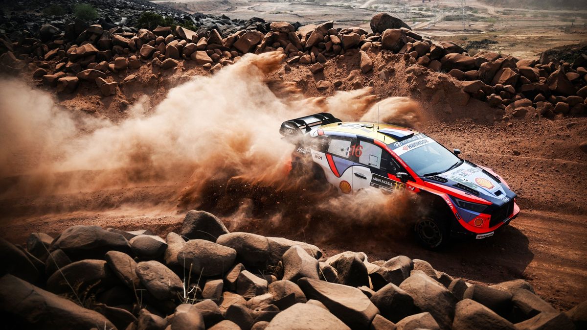 Saúdská rallye má překvapivý průběh. Uchazeči o titul ztrácí, vede Fourmaux